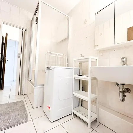 Home4now Bm01 Monteursunterkunft In I 3 Schlafzimmer Fuer 6 Personen I Kueche I Smarttv I Wifi I Parkplatz * Bergheim (Rhein-Erft-Kreis)